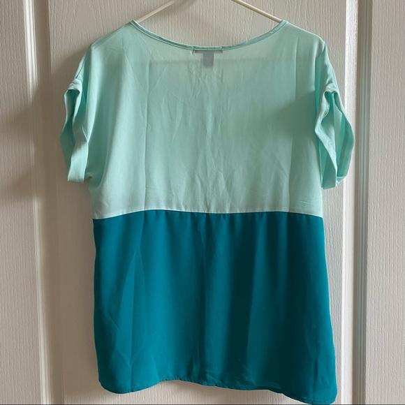 Forever 21 Two-Tone Short Sleeve Top - Picture 2 of 3